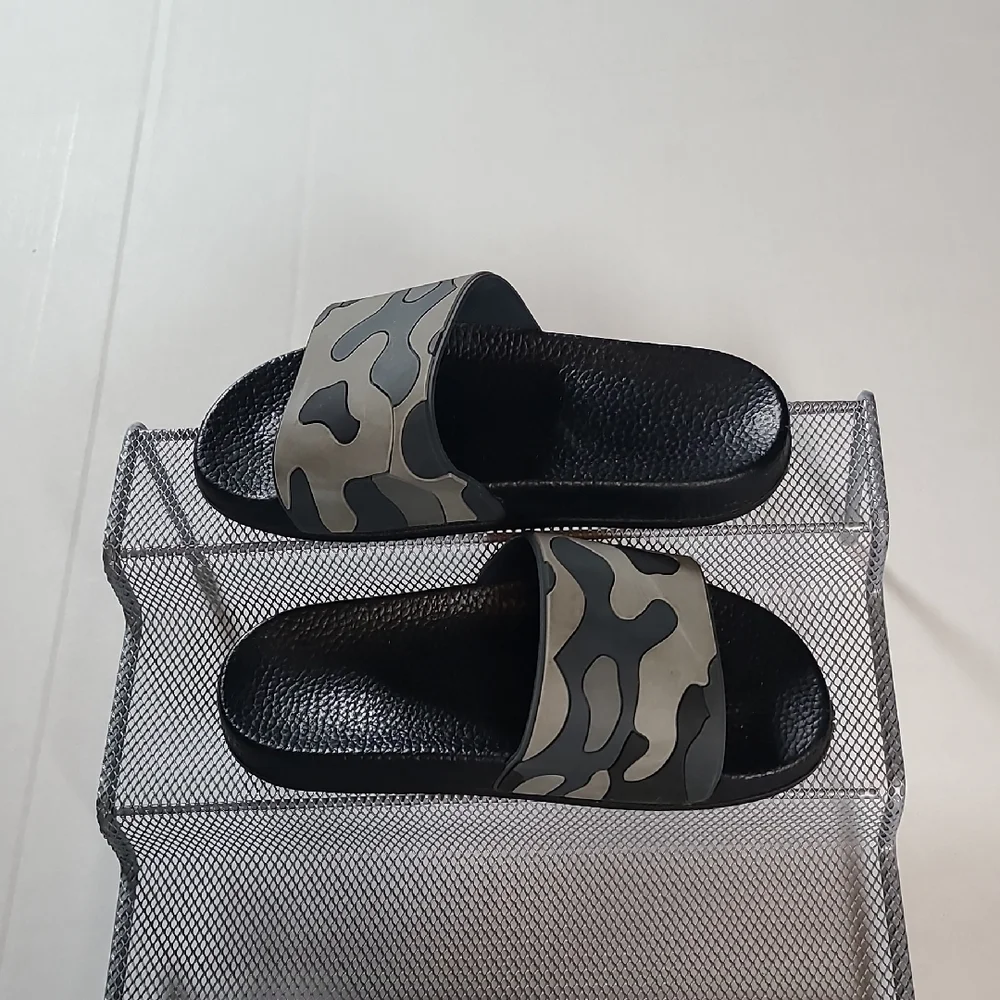 Kids Boys Camouflage Slide Sandals EUC Size 11-12